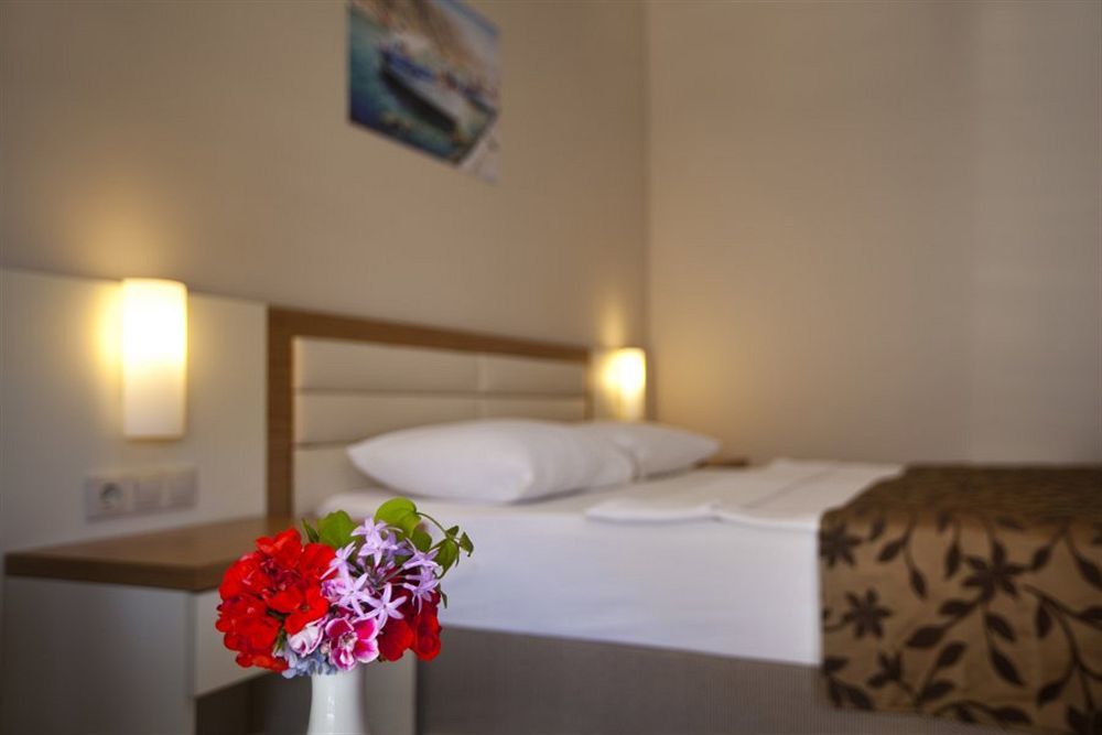 Bitez Risa Hotel Luaran gambar